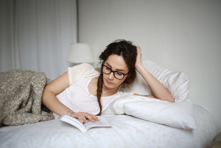 Higiene do sono: preparação para dormir - Ler pode ajudar a relaxar antes de pegar no sono