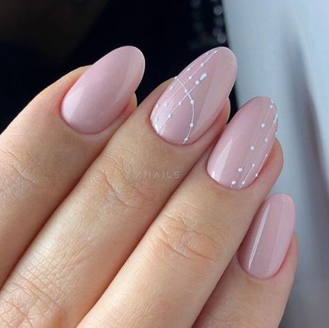 Unhas ovaladas - Descubra o formato perfeito: Guia completo dos diferentes estilos de unhas para arrasar!